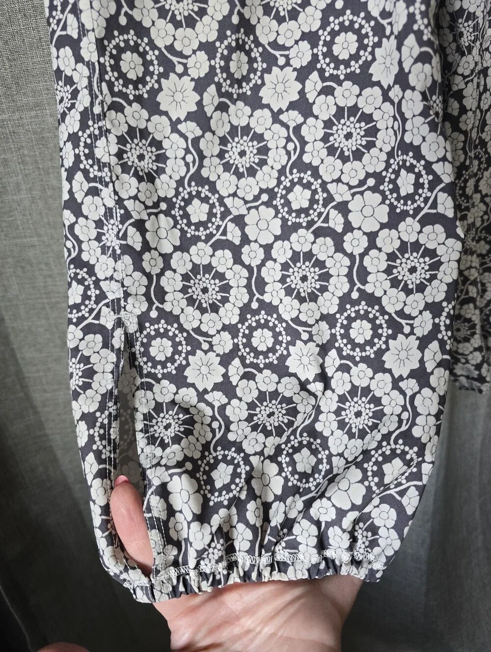 Lululemon Om Pants in Twiggy Printed Nimbus Soot Size 10 Grey And White